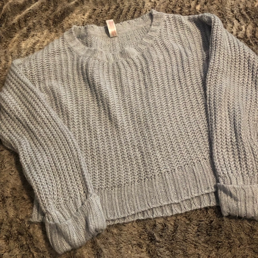 🚨 Cropped Gray Sweater 🚨
